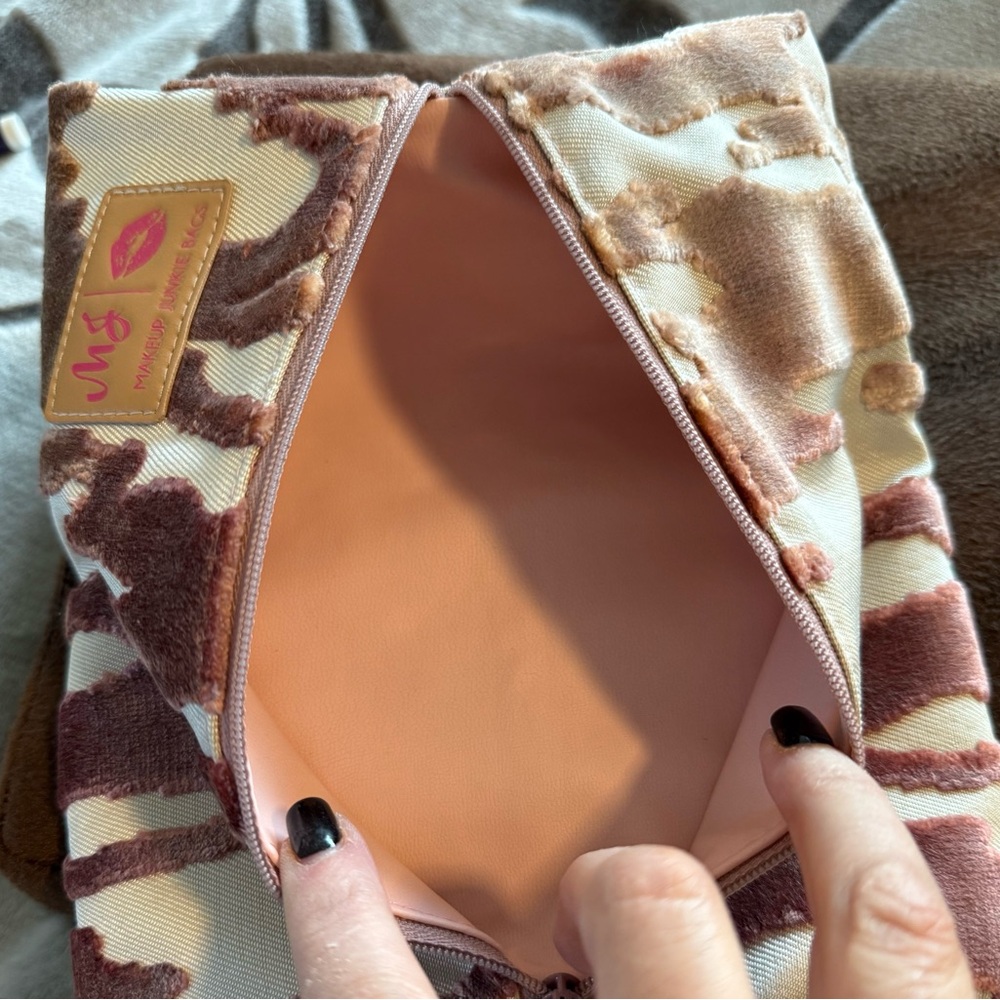NWOT Makeup Junkie Bag - Size Small - Picture 4 of 6